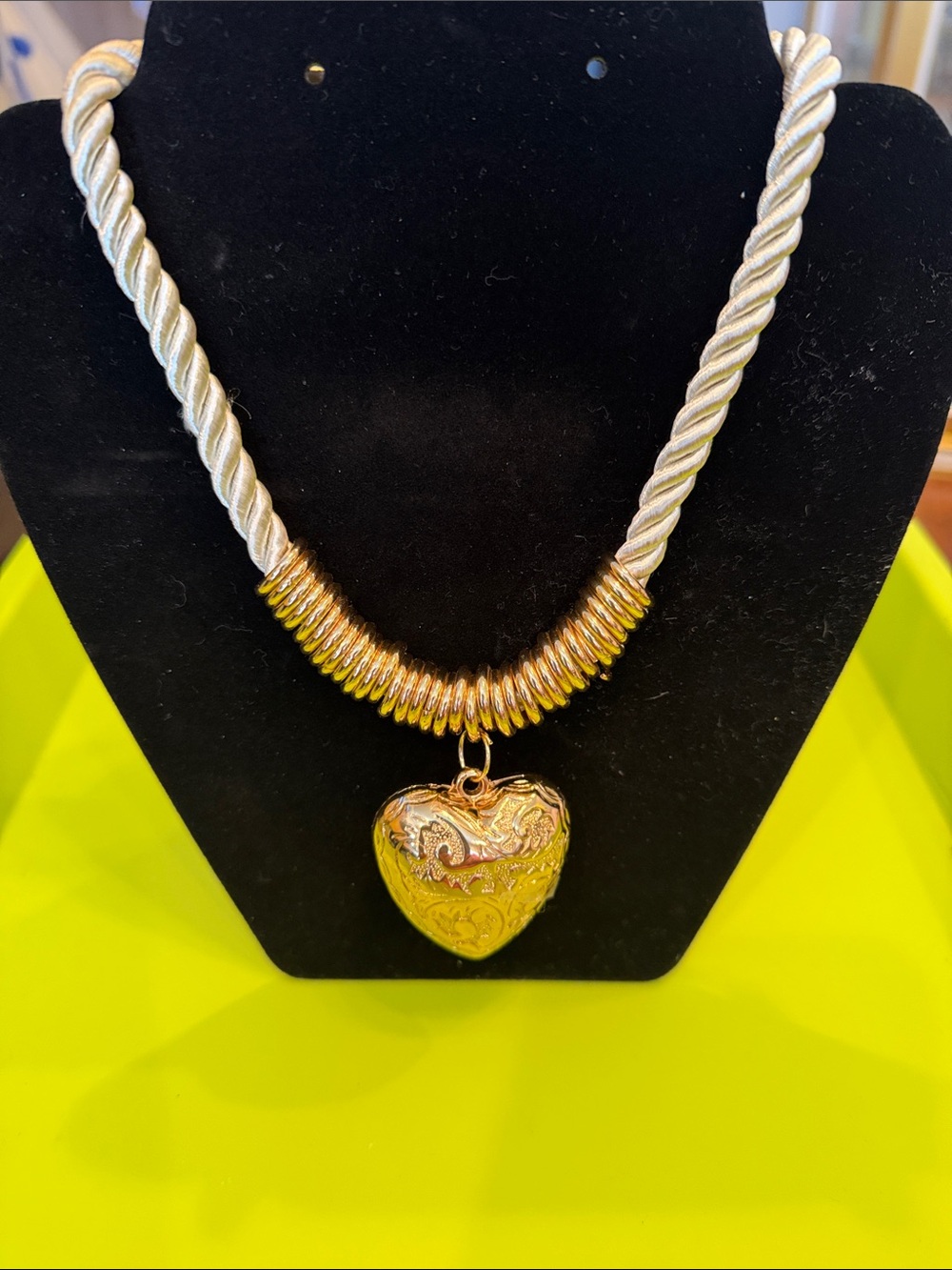 Gold Heart Locket Pendant Necklace - Women Jewelry New